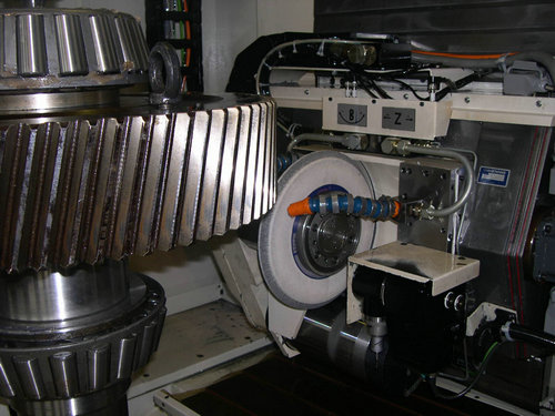 成型磨特寫加工圖